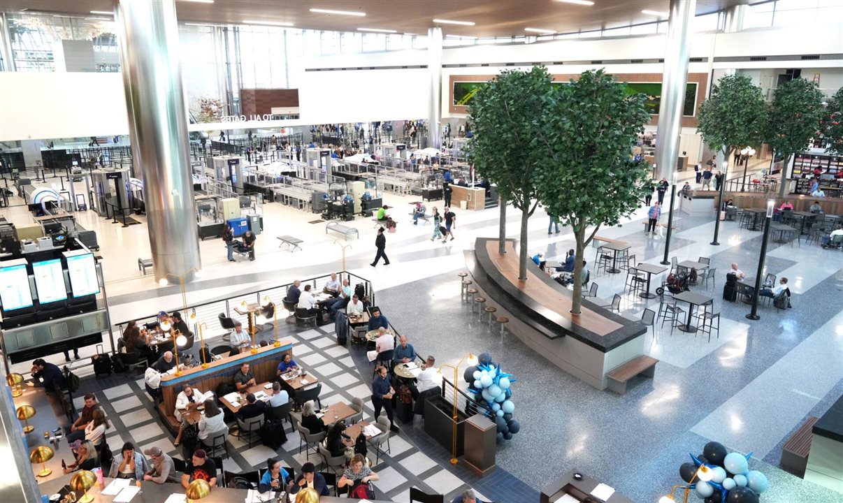 O conselho da Autoridade Aeroportuária Metropolitana de Nashville aprovou por unanimidade, por seis votos a zero, o início do processo de alteração do nome