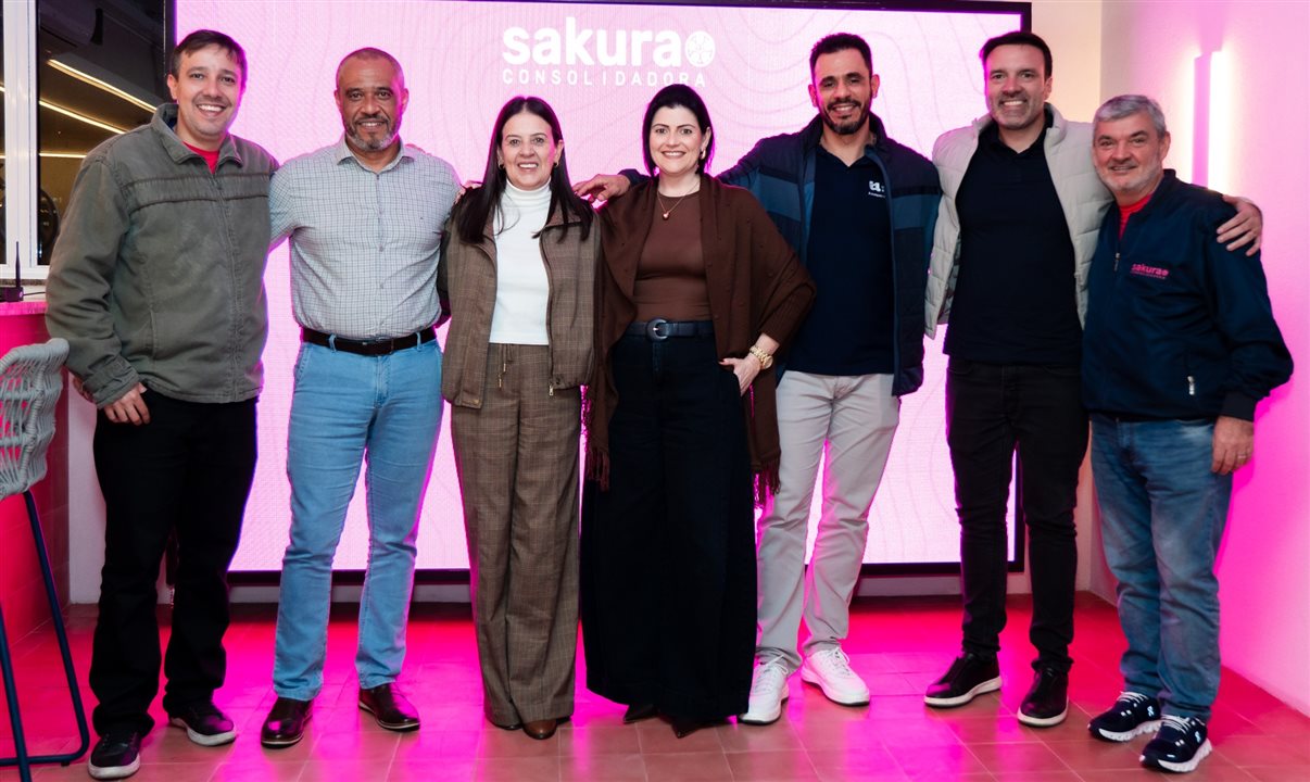 Jesse Guimarães, Emerson Cardoso e Vivi Siqueira, da Sakura, Fernanda Reina e Stefano Curti, da Universal Assistance, e Fernando Lermi e Douglas Mendes, da Sakura