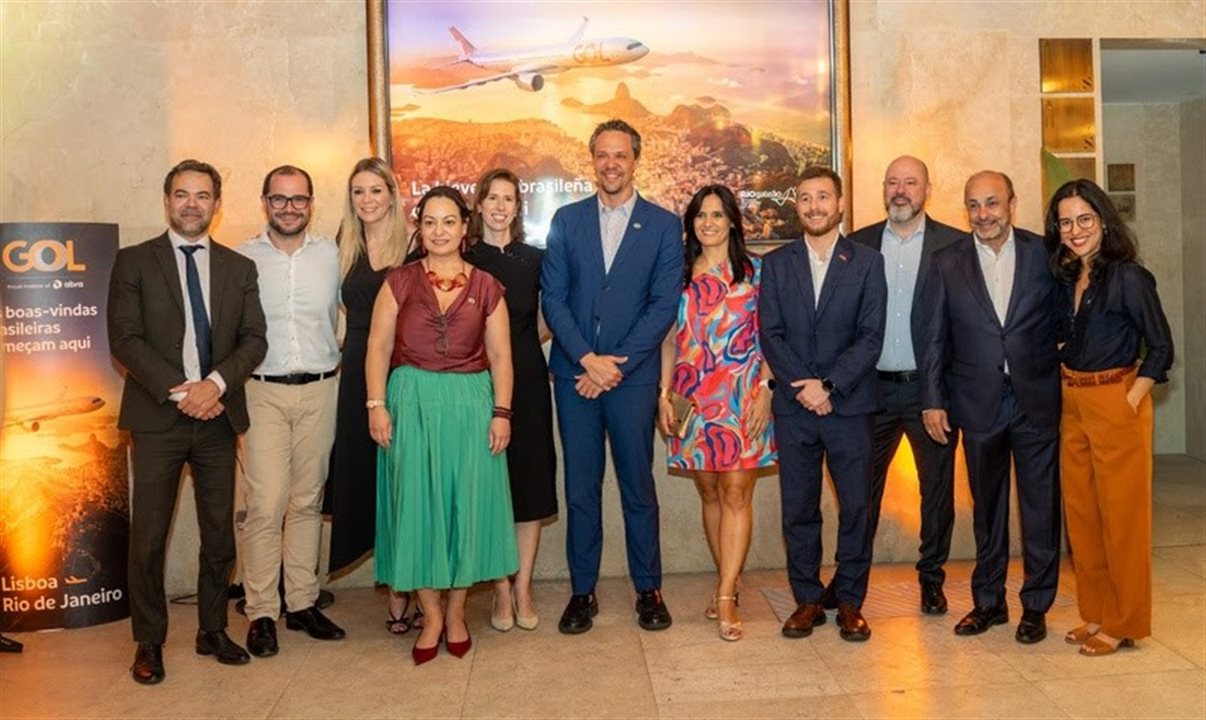 Autoridades no lançamento da rota Lisboa-Rio, da Gol, na capital portuguesa