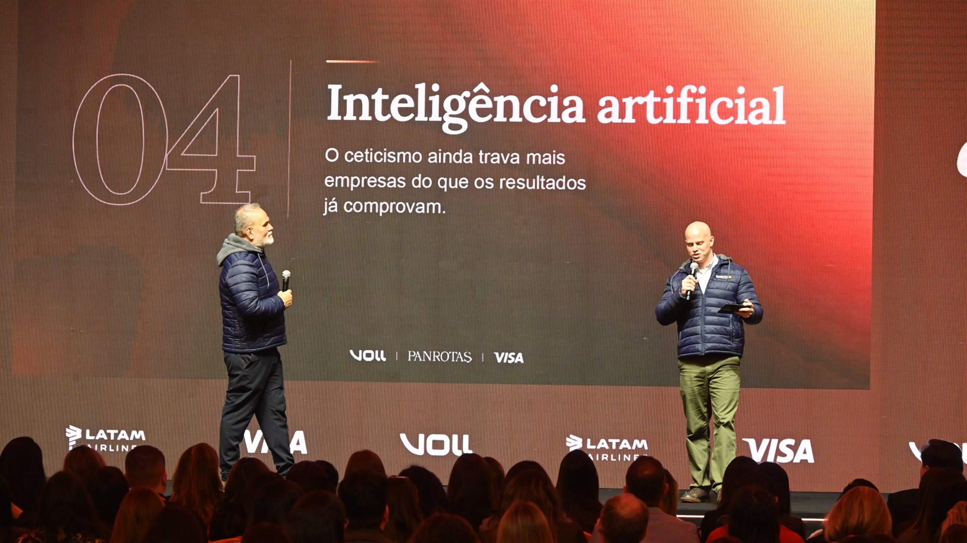 Artur Luiz Andrade e Jos&eacute; Guilherme, da PANROTAS, apresentam a pesquisa Radar Business Travel