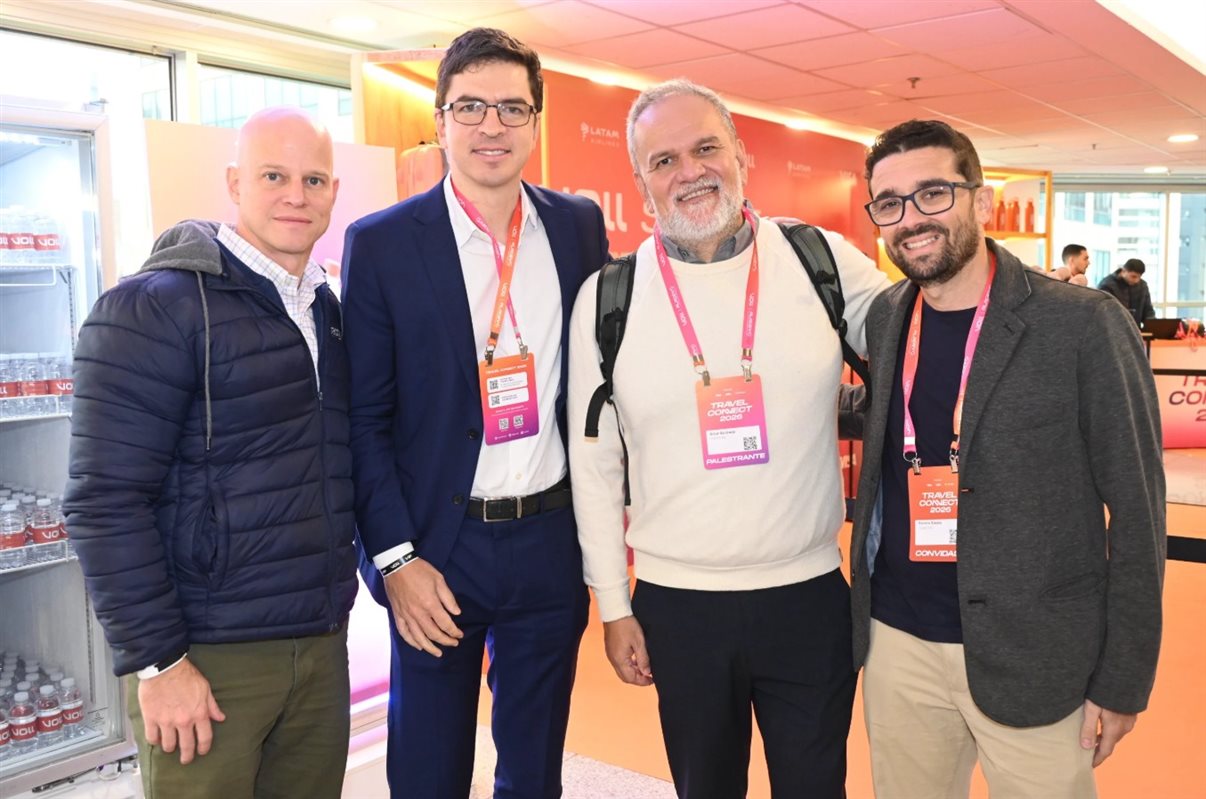Guilherme Dietze, da FecomercioSP, entre Jos&eacute; Guilherme Alcorta, Artur Luiz Andrade e Renato Sousa, da PANROTAS