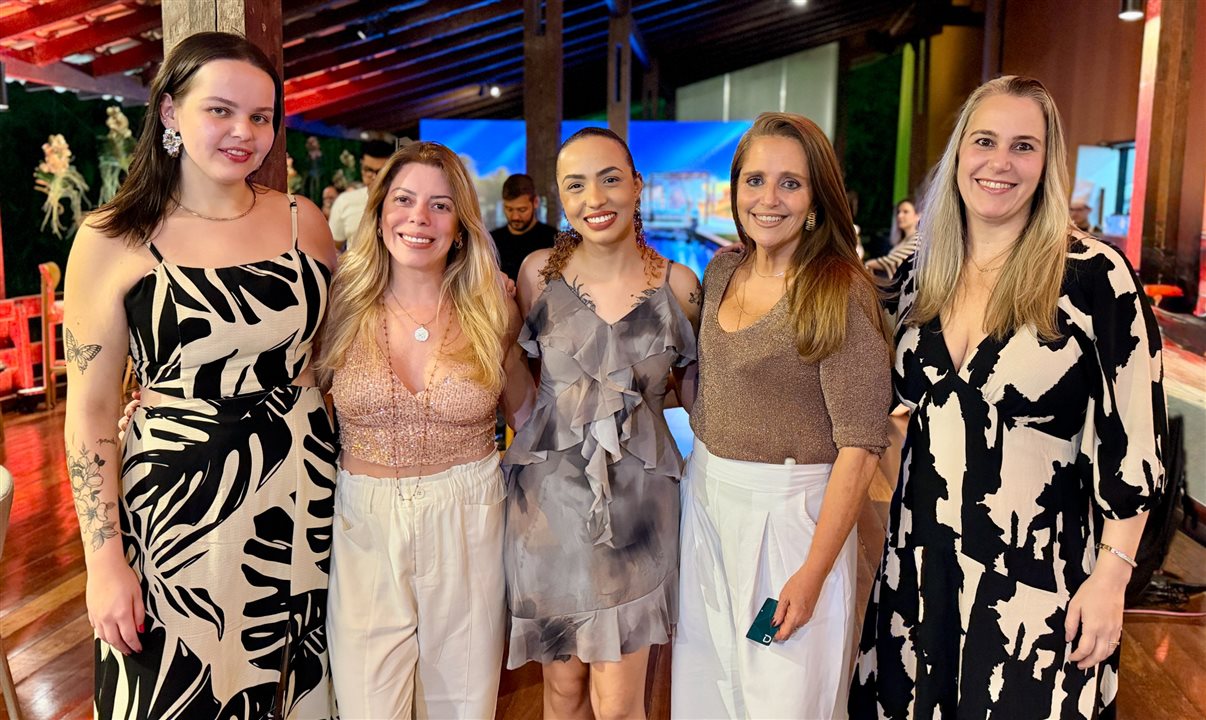 Andressa Dudenas, da Orinter, Larissa Paiva, da Central de Eventos, e Ana Paula Leite, da Dagaz, com Flavia Zülzke e Lorenza Tonholo, do Deville