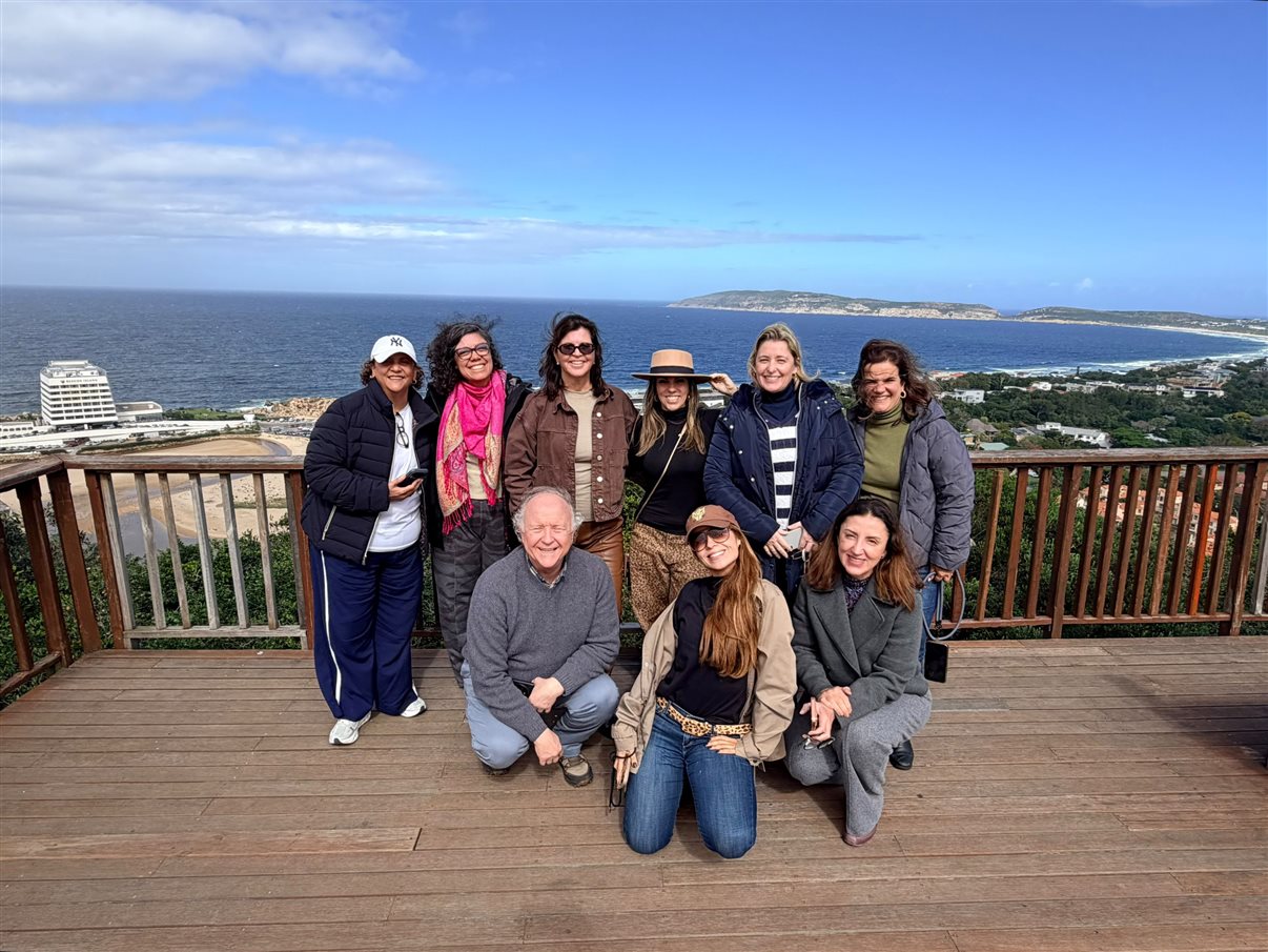 Grupo faz uma parada entre Port Elizabeth e Knysna, para curtir a vista de Plettenberg Bay