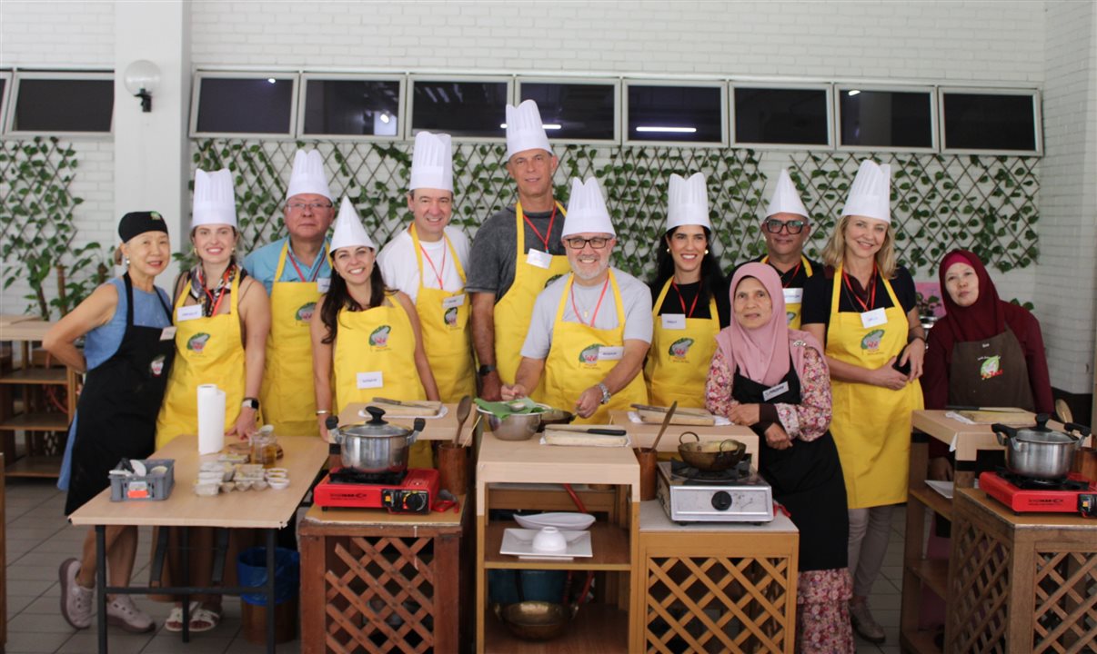 Agentes de viagens na Lazat Cooking School