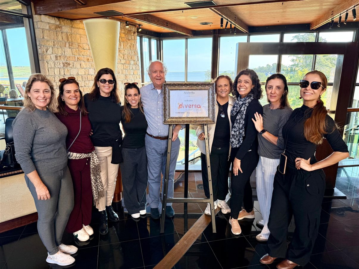 Recepção no hotel Arabella. Patrícia Figueiredo (Pati Tour), Juliana Lopes (Armando Viagens), Vanessa Neves (Eventho Turismo), - Nathalia Bondiolli (Z2 Travel), Jaime Giacomini (Diversa Turismi), Malu Silveira (Atlas Tour), Elisa Magalhães (EM Consultoria em Viagens), Candice Matoso (Candice Turismo) e Flávia Lourenço (Malamundi).