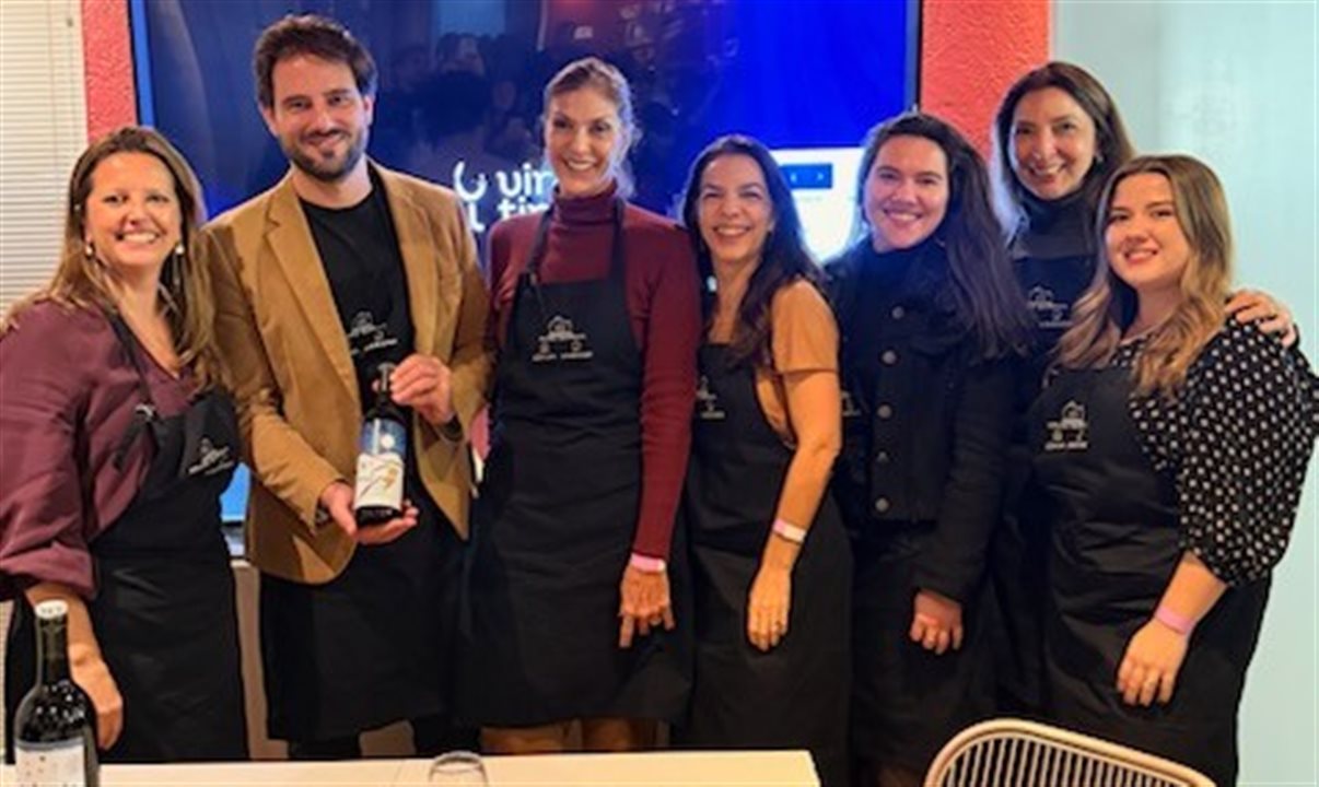Laryssa Siqueira, da Trivia viagens, Rafael Romeiro, da FVO Travel, Kika Guillaumon, da Ana Terra Viagens, Carol Cordeiro, da Carol Cordeiro Viagens, Tatiane Souza, da Teresa Perez), Ana Paula Polini, jornalista da Revista Carbono, e Larissa Castropil, da TTW