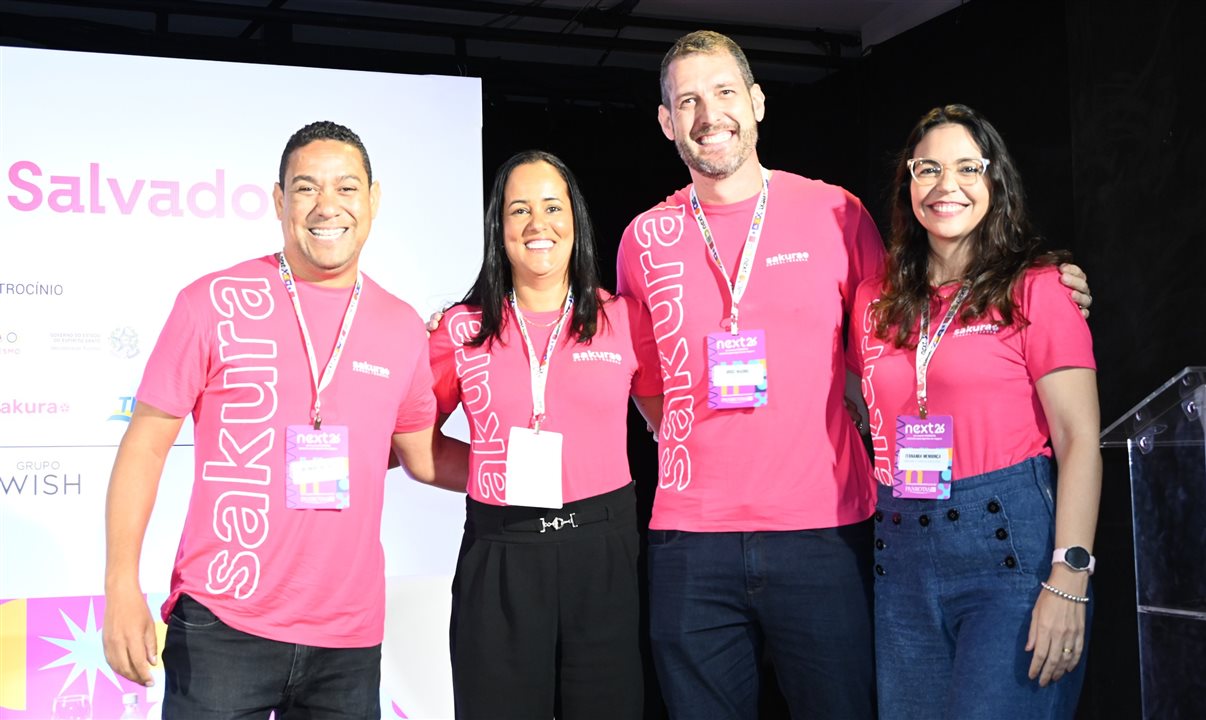 Jorge Marins com sua equipe de Salvador: Gil Freitas, Thais Barreto e Fernanda Mendonça