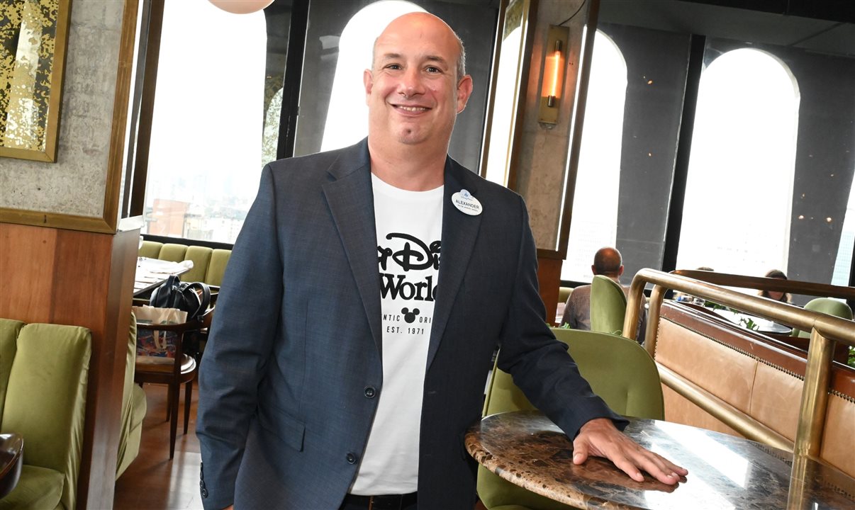 Alexander Haim, da Disney Destinations