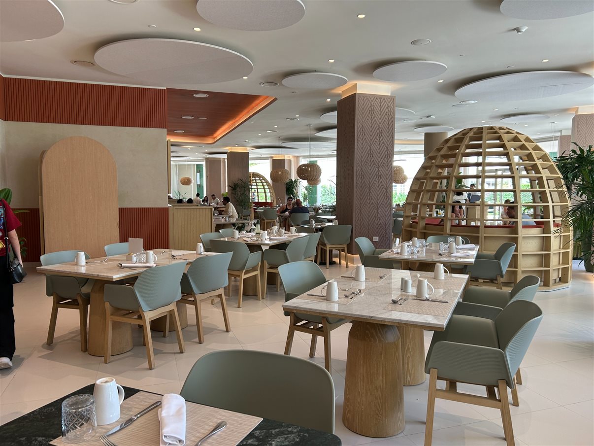 Um dos restaurantes do resort