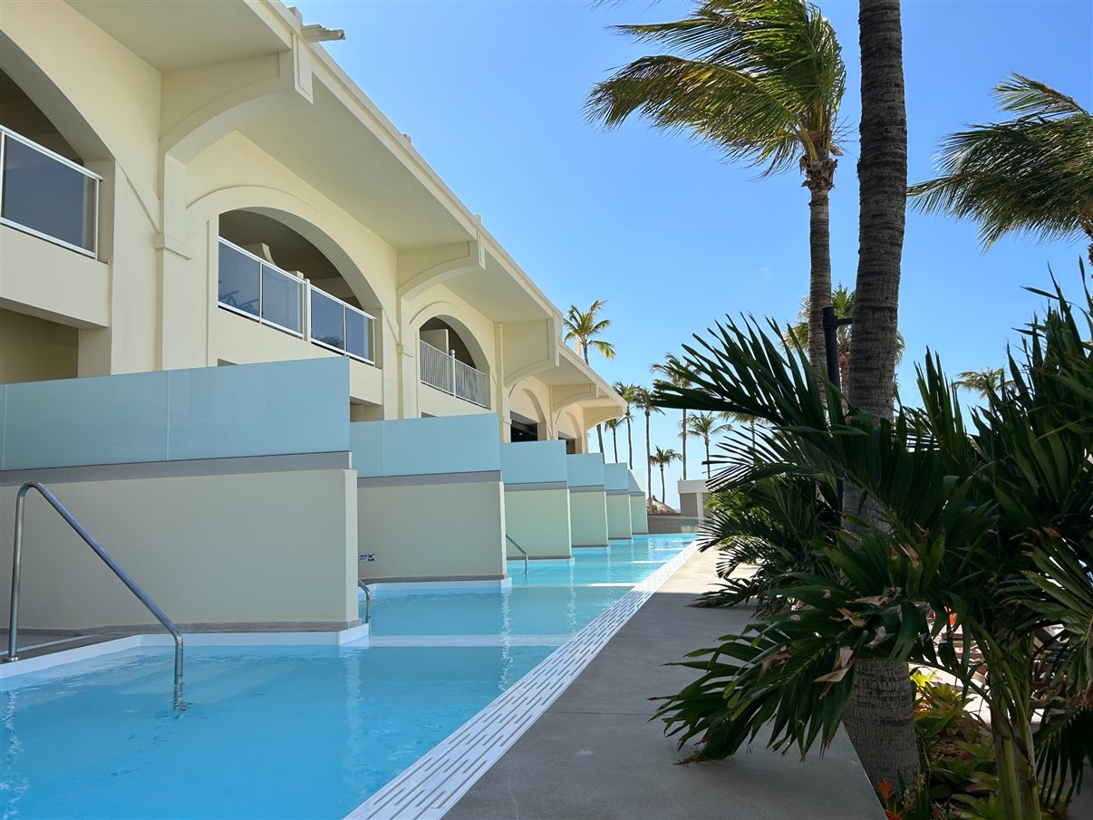 Su&iacute;tes com piscinas privadas