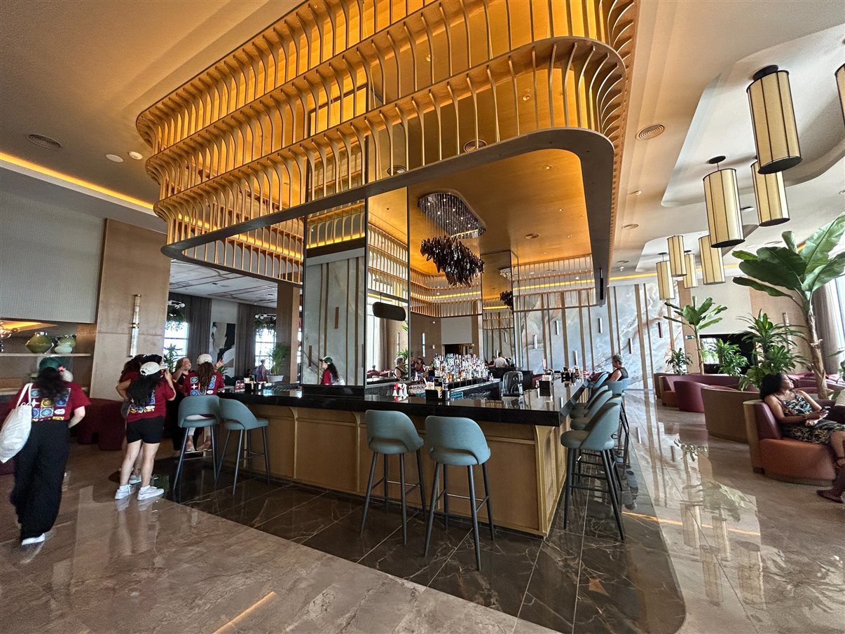 Bar no lobby oferece diferentes tipos de drinks