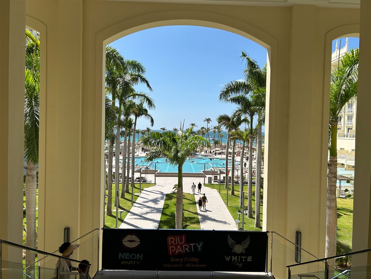 Lobby do hotel conta com essa bela vista