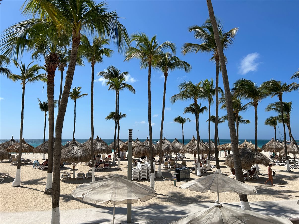 Praia em frente ao resort