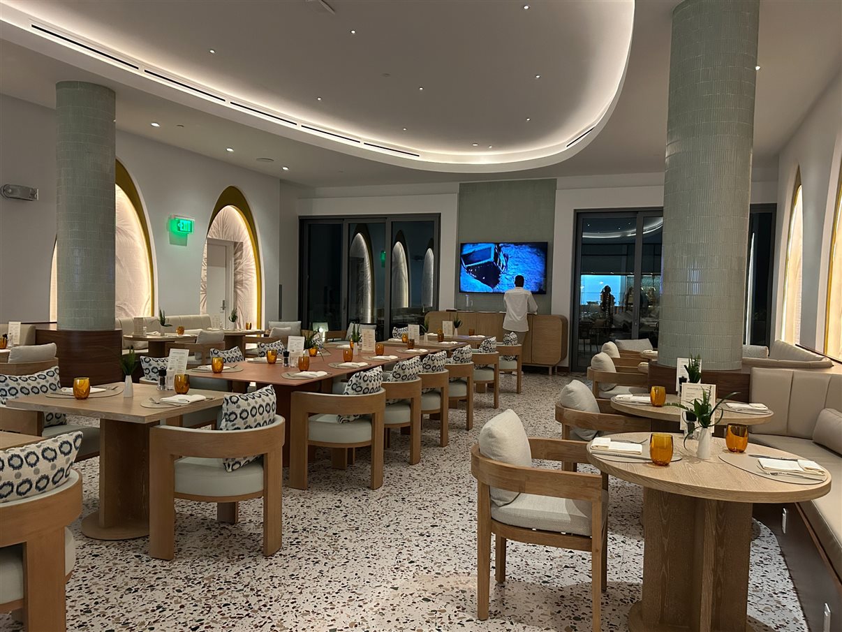 Um dos restaurantes principais do resort