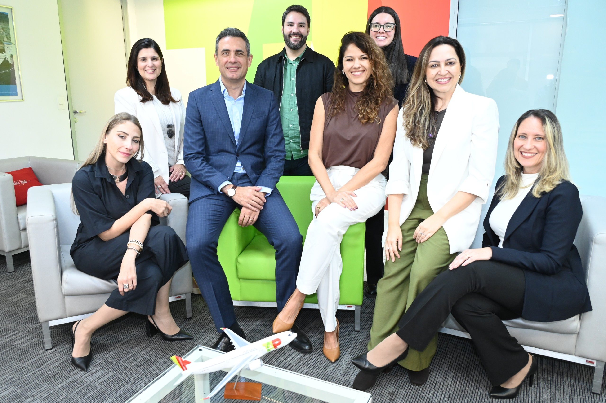 Carlos Antunes, diretor-geral da TAP nas Américas, com seus gerentes e coordenadores no Brasil: Carolina Migliore, Renata Di Bernardo, Rodolfo Handa, Larissa Alves, Cibelle Ribeiro, Suelda Vicente e Nubia Rebello