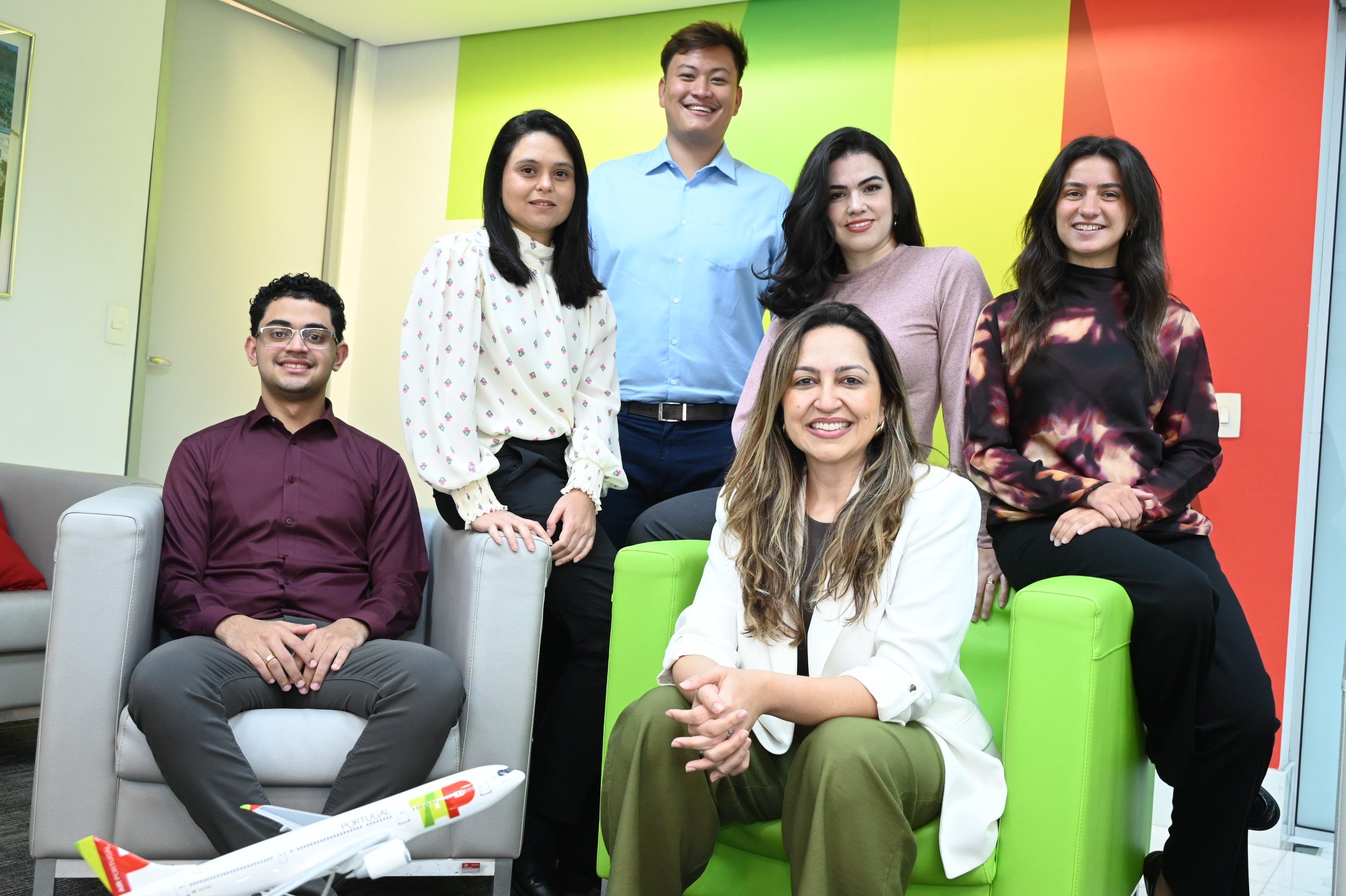 Suelda Vicente com sua equipe: Isaque Bastos, Aline Bias, Pedro Murayama, Carolina Candido e Madalena Ferro