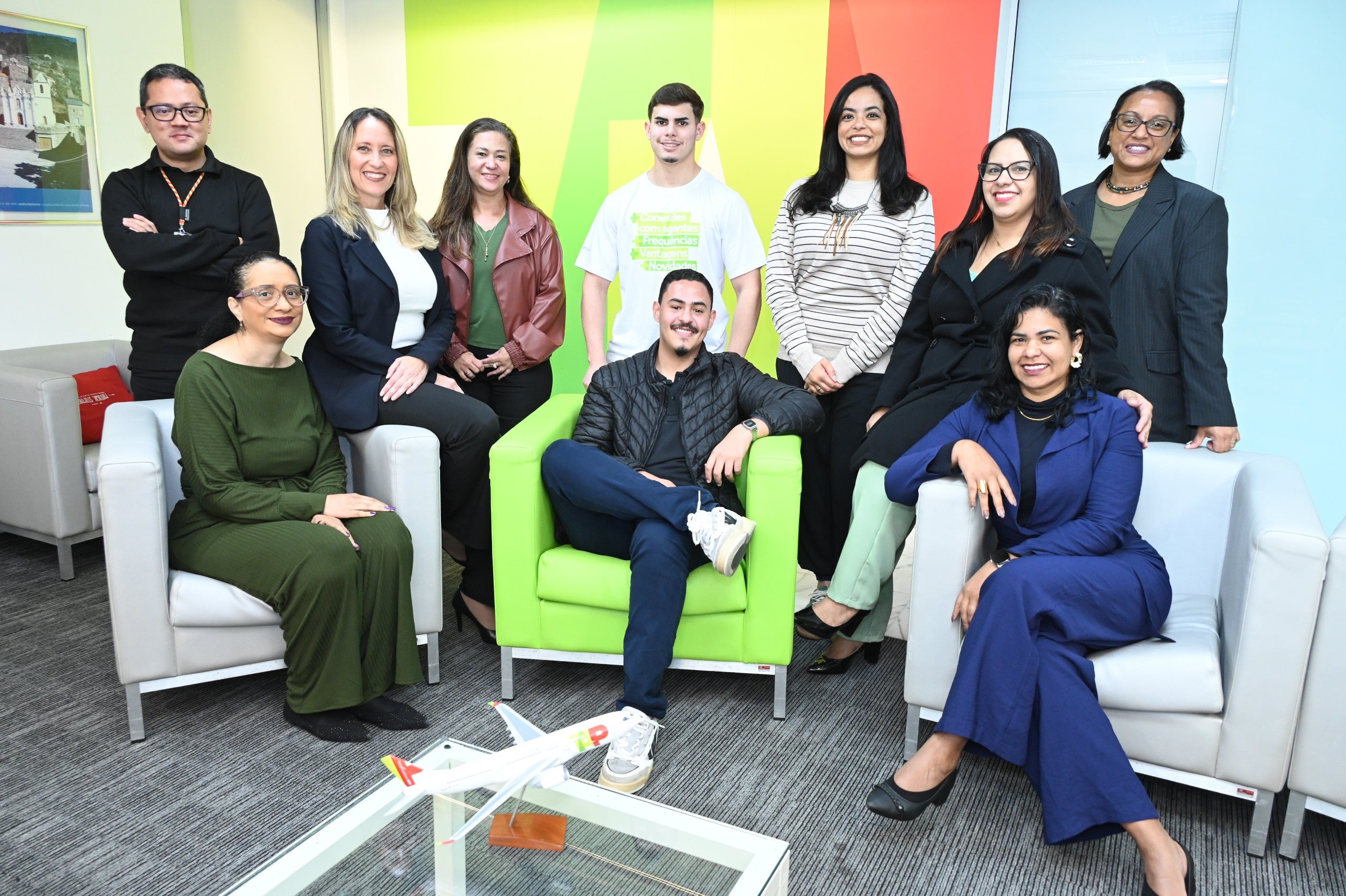 Nubia Rebello com sua equipe: Douglas Kikuchi, Arlete de Carvalho, Andreia Guedes, Kaynã Soares, Gustavo Wiltenburg, Natalia Alves Luciano, Fabiana Monteiro Goes, Ana Lucia Borborema e Katia Nunes<br/><br/>