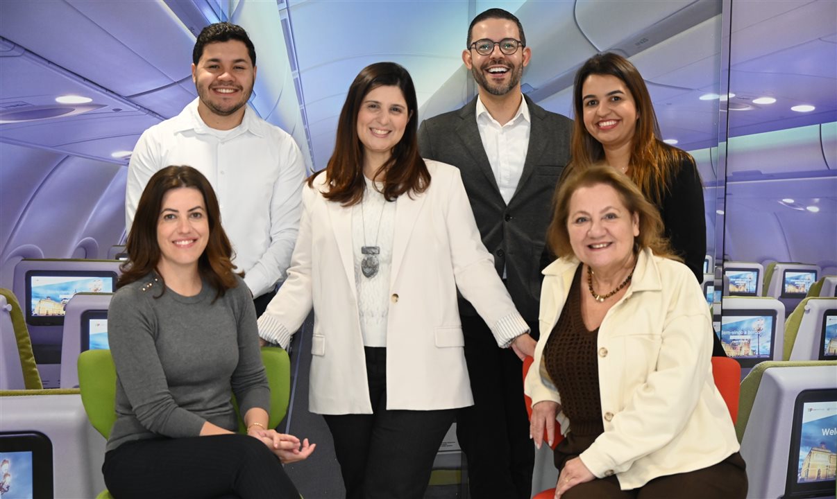 Renata Di Bernardo com sua equipe: Camila Souza, Alex Marques, Henrique Brasil, Elaine Viana e Monica Leal