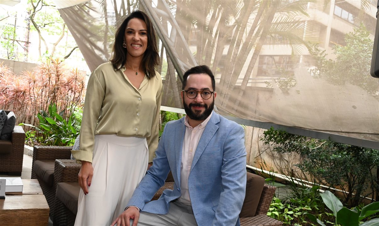 Elizabeth Santos, diretora de Mice e Luxury ACC da Meliá Hotels International no Brasil, e Danilo Andrade, gerente nacional de Vendas da Meliá