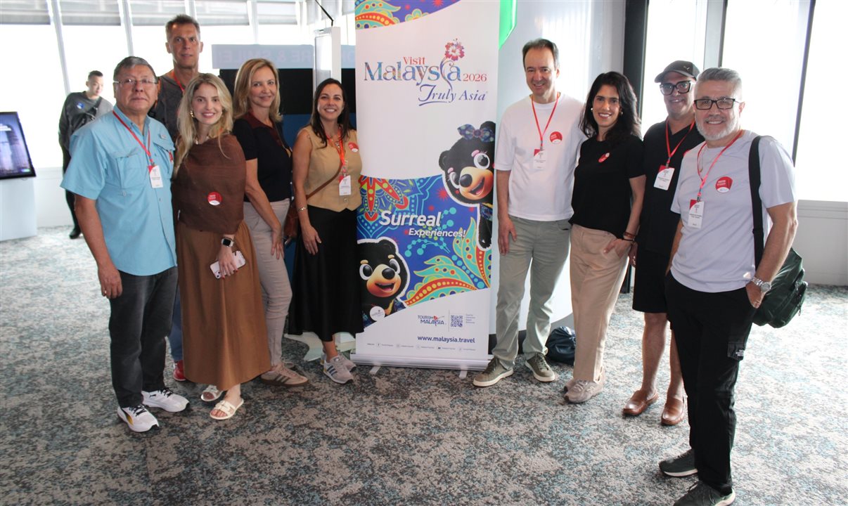 Eduardo Barbosa com agentes de viagens, durante famtour na Malásia