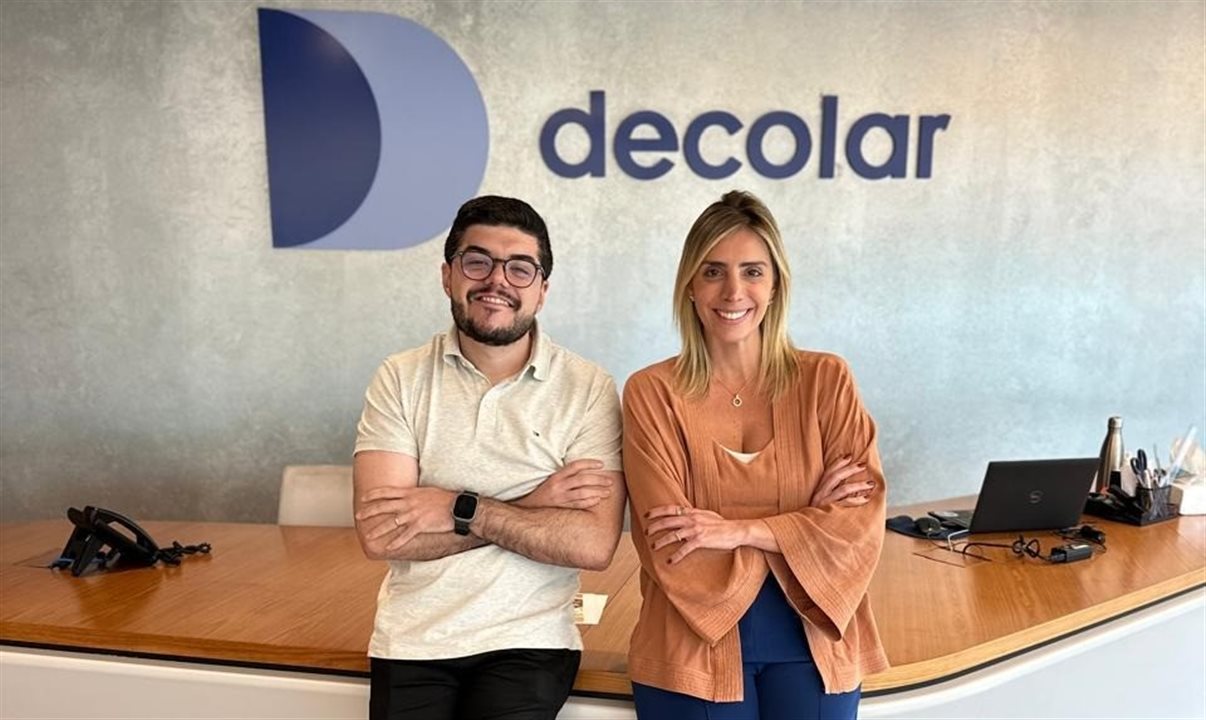 Paulo Biondo e Paula Rorato, da Decolar