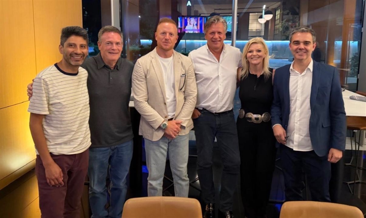 Executivos da Trade Turismo e da ATG na 57ª GBTA Convention. Da esq. para dir.: Jorge Flores (Business Manager da ATG), Chuck Leonard (Business Manager da ATG), Jared Mac Mills (Americas Sales Director da ATG), Torsten Krings (presidente da ATG), Tammy Krings (fundadora e CEO da ATG) e Francisco Vianna (CEO e cofundador da Trade Turismo).