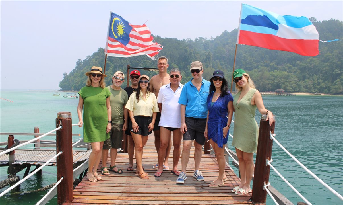 Agentes de viagens na Ilha Sapi