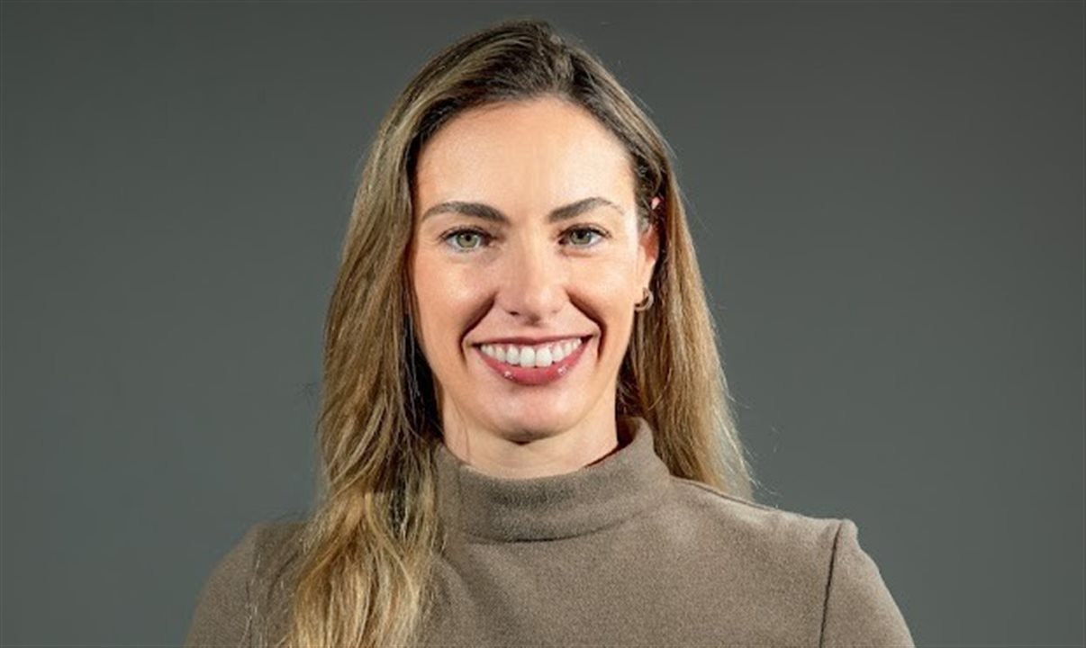 Larissa Loureiro