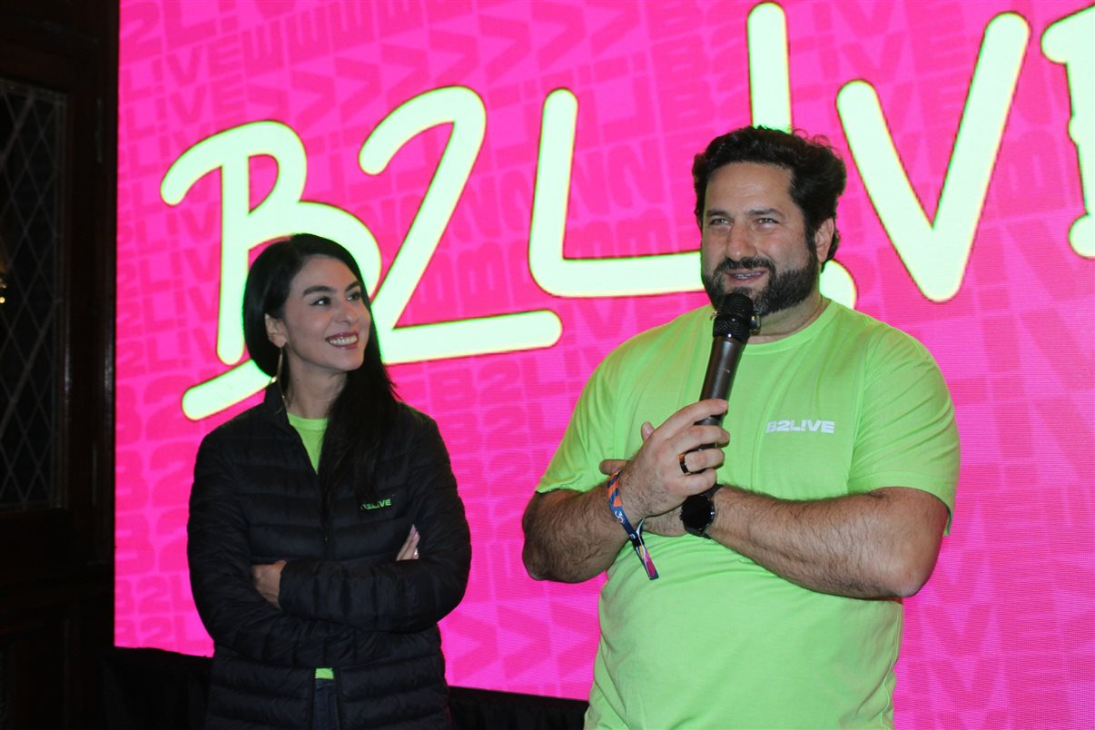 Luciana Fernandes e Victor Bauab, da B2LIVE