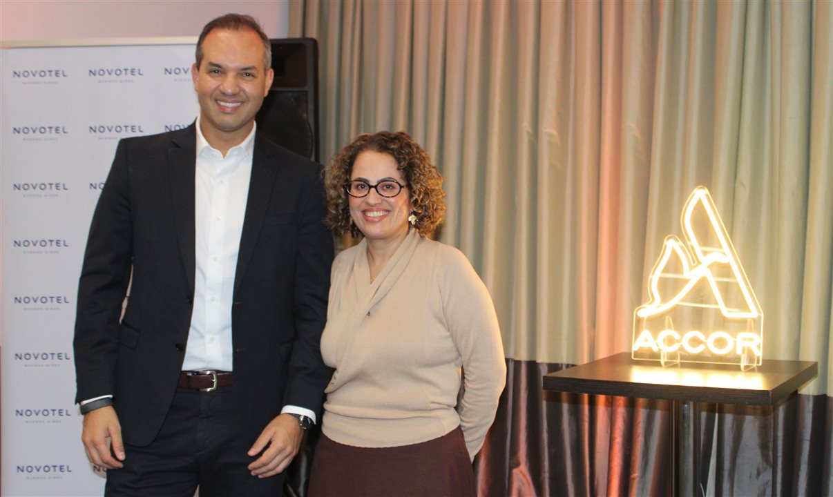 Marcus Simões, vice-presidente de Vendas PM&E (Premium, Midscale & Economy) da Accor, e Maria Paula Comaru, nova diretora de Vendas Indiretas PME Américas da Accor