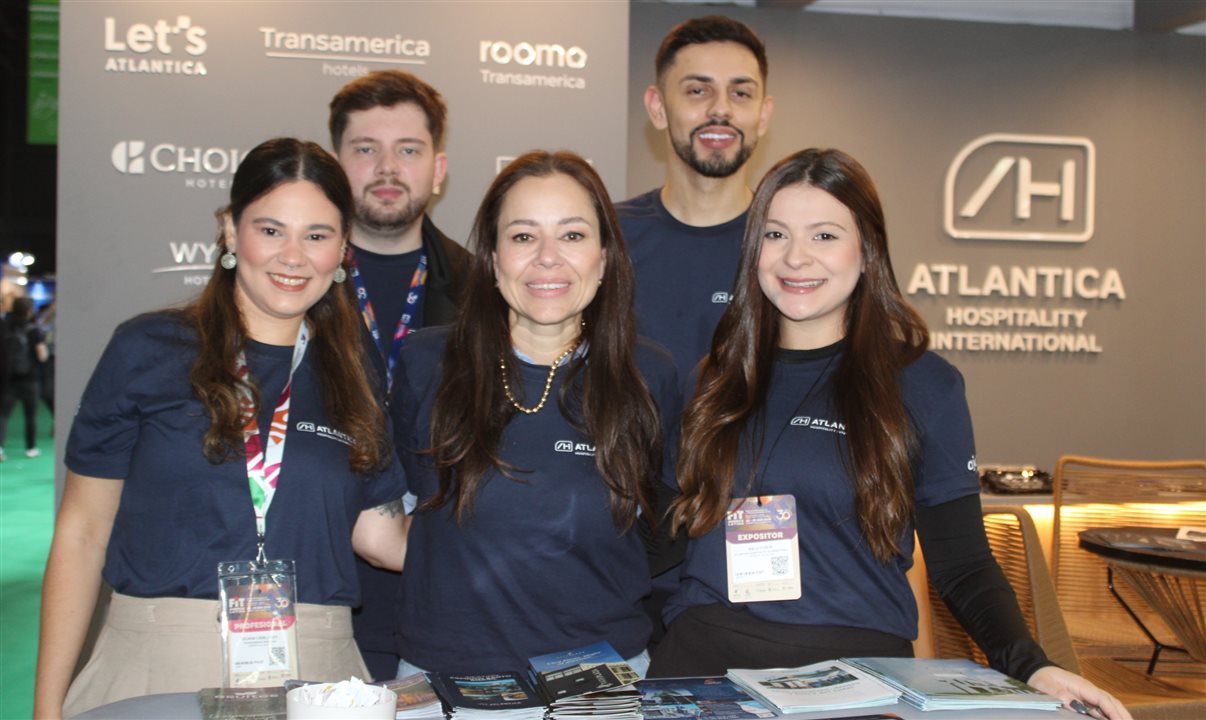 Juliana Cavalcanti, Guilherme Manfroi, Priscila Pereira, Malu Costa e Victor Gomes, da Atlantica