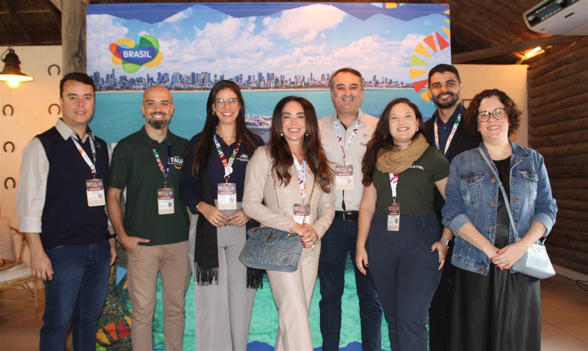 Allan Sales, da PBTur, Thiago Souza, do Tauá, Adryllian Araujo, da ABIH-PB, Chris Teixeira, da Luck, Ferdinando Lucena, da PBTur, Larissa Cabral, da Kastel Hotéis, e Aldenis Junior e Cristiane Hanzawa, da PBTur
