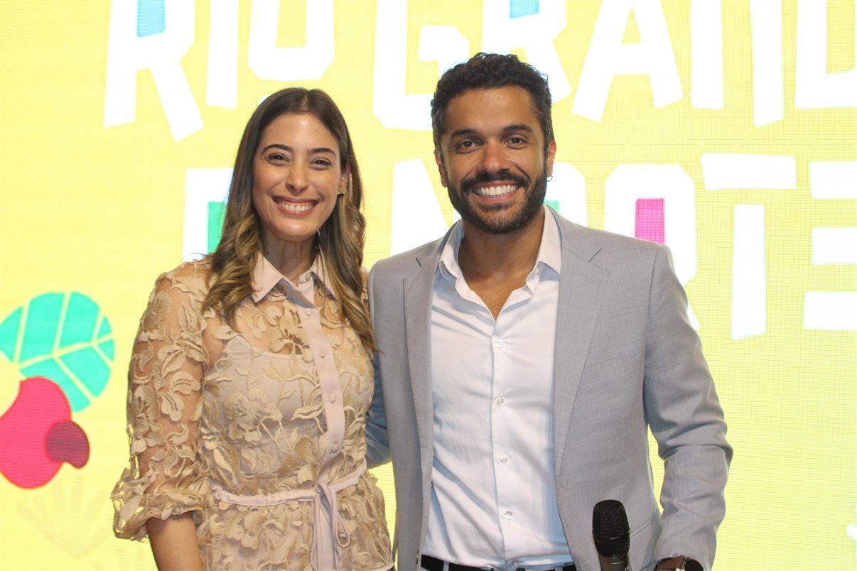 Marina Marinho, secretária de Turismo do RN, e Raoni Fernandes, presidente da Emprotur
