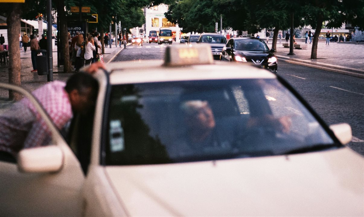 Os valores serão definidos de acordo com a zona e o horário, eliminando a cobrança pelo taxímetro nas viagens abrangidas pelo novo protocolo