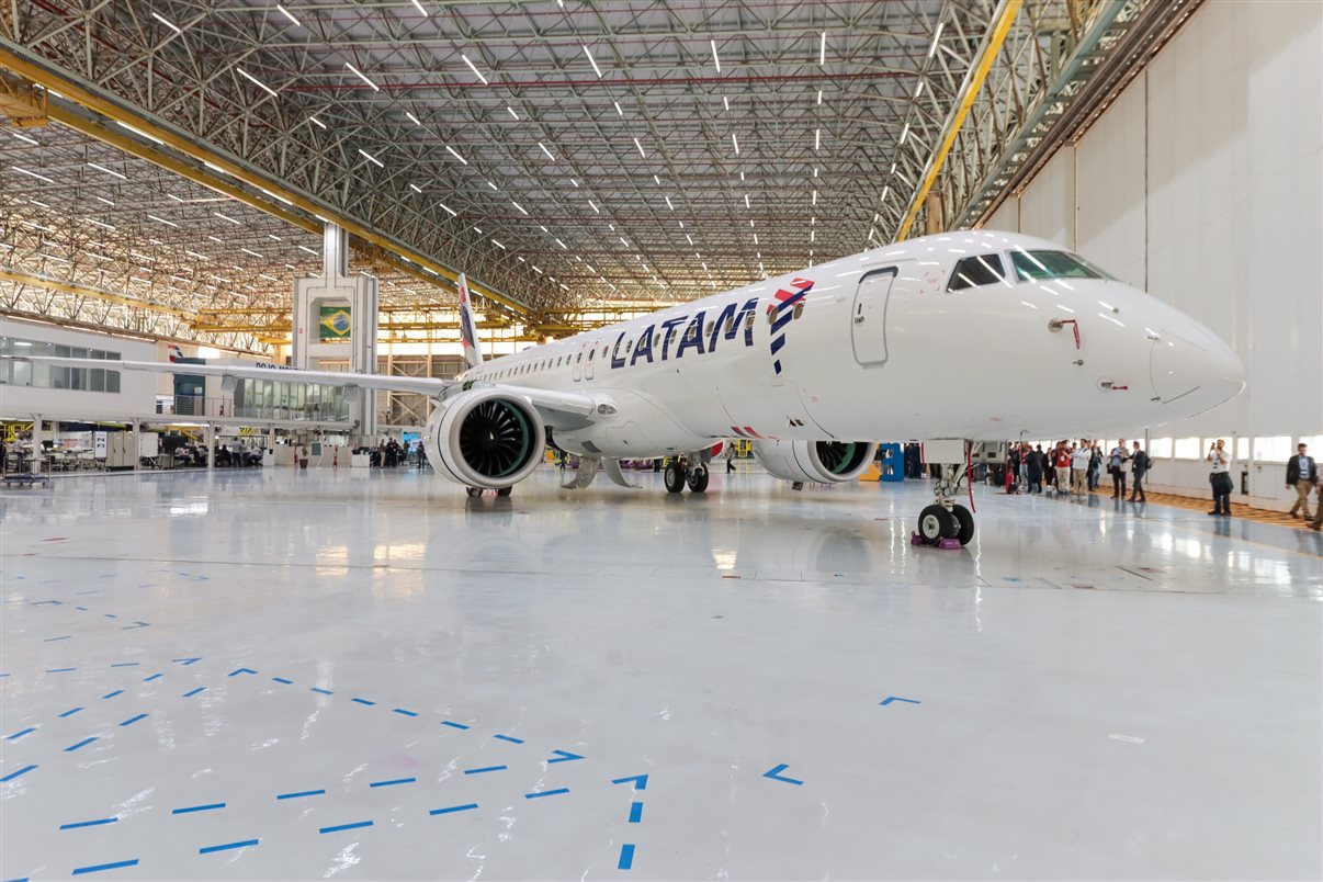 Embraer E195-E2 permitirá à Latam abrir mercados que hoje não comportam aeronaves maiores e ampliar frequências em rotas domésticas