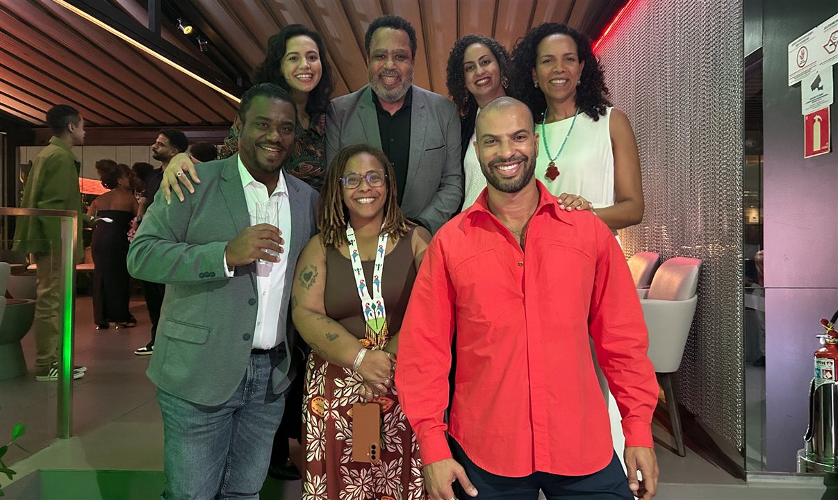 Samella Marinho, da PANROTAS, com os mentores do projeto: Carlos Humberto, da Diáspora.Black, Tânia Neres, da Embratur, Wellington Melo, do Hotel Unique, Lígia Secco, da Transição Intencional, Jurema Monteiro, da Camara-e.net, e Jaime Almeida, do Instituto Pactuá
