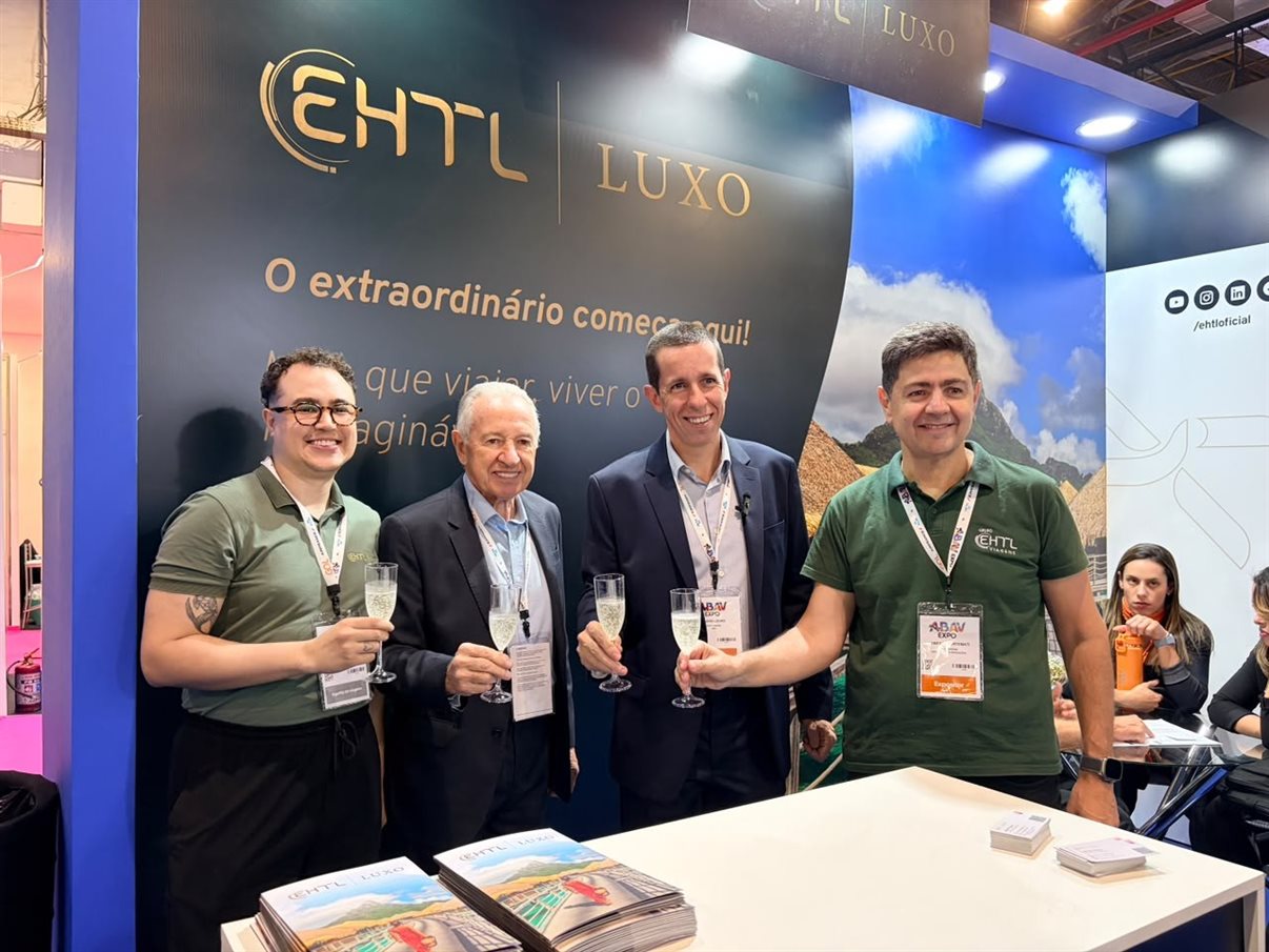 Gabriel Viana, novo contratado da EHTL, com Afonso e Flávio Louro e Roberto Vertemati