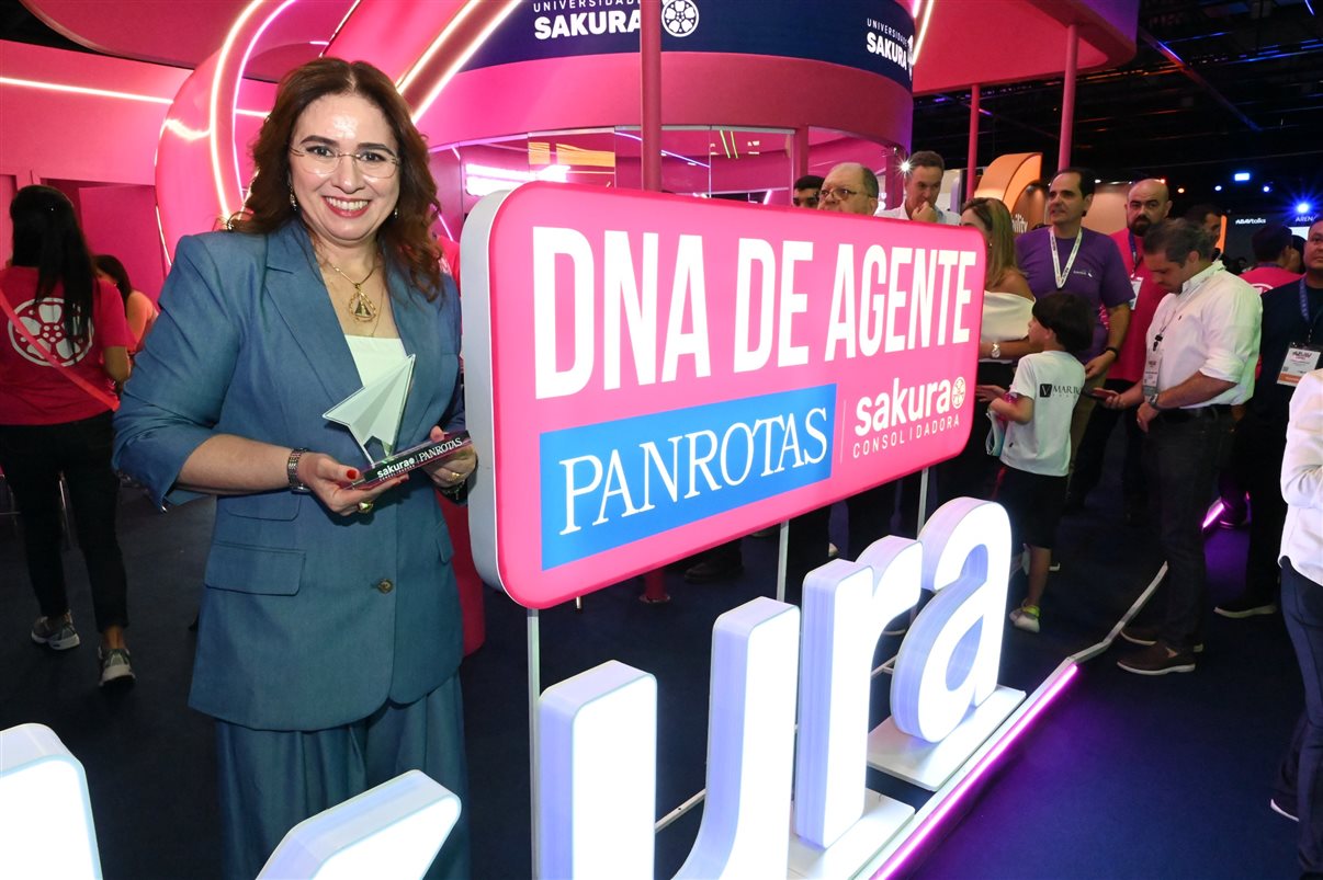 Ana Carolina Medeiros, presidente da Abav Nacional, prestigia o prêmio DNA de Agente