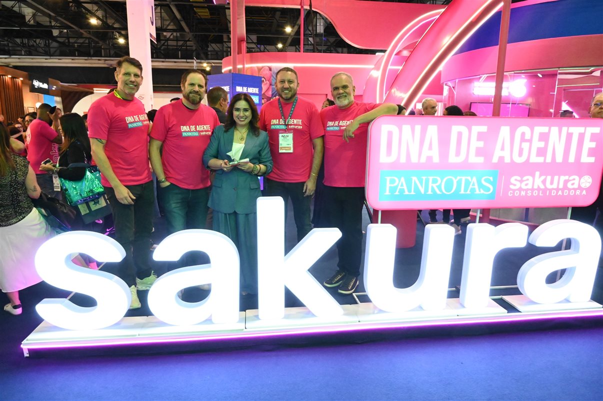 Ricardo Sidaras, da PANROTAS, Luti Guimarães, da Sakura, Ana Carolina Medeiros, da Abav Nacional, Wagner Chaves, da Sakura, e Artur Luiz Andrade, da PANROTAS