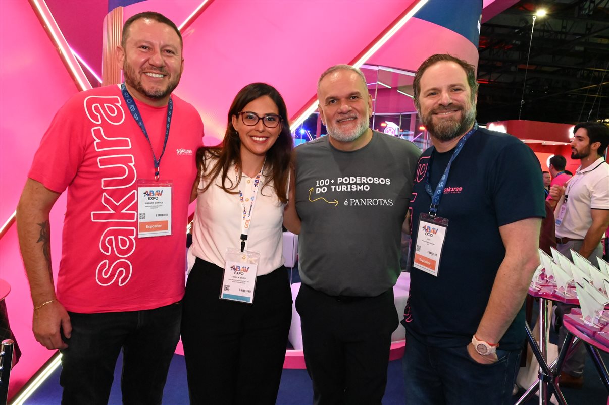 Wagner Chaves, da Sakura, Karla Brito, da Integração Trade, Artur Luiz Andrade, da PANROTAS, e Luti Guimarães, da Sakura