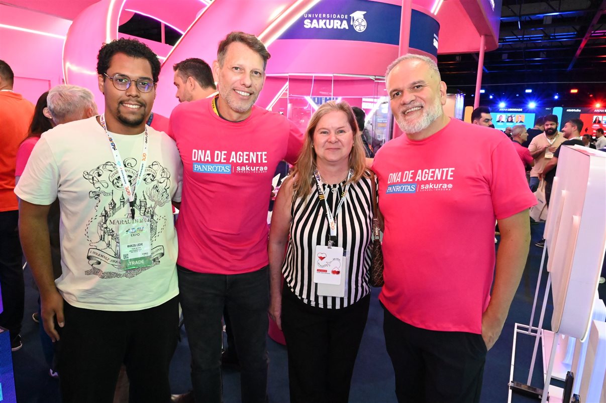 Marcos Loche, da Aviação na Veia,  Ricardo Sidaras, da PANROTAS, Marta Signor, da Aviação na Veia, e Artur Luiz Andrade, da PANROTAS