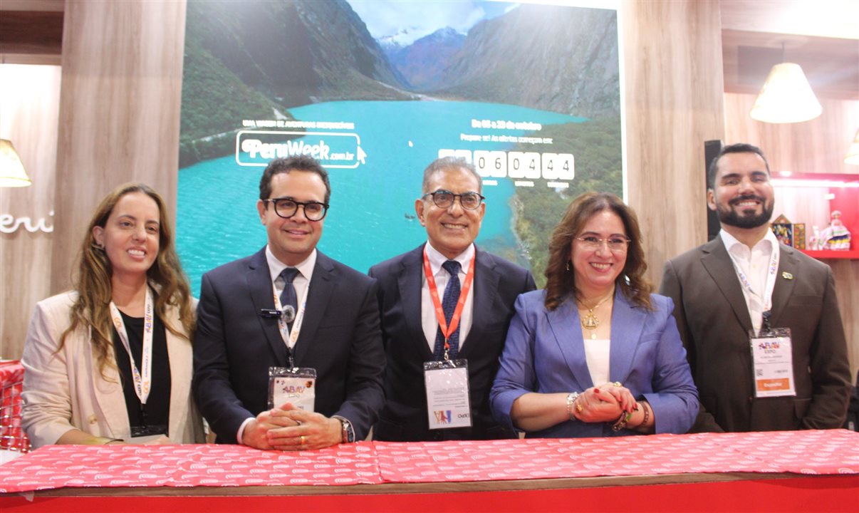 Marina Figueiredo, da Braztoa, Gustavo Lopes, da Setur-SP, Fernando Albareda, da Promperú, Ana Carolina Medeiros, da Abav, e Alisson Andrade, da Embratur