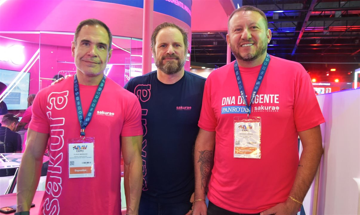Flavio Marques, diretor de Vendas e Expansão, Luti Guimarães, CEO, e Wagner Chaves, presidente da Sakura