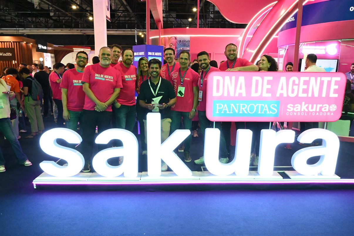 Pedro Vergara, da ZV Eventos, é homenageado pela Sakura e PANROTAS no prêmio DNA de Agente