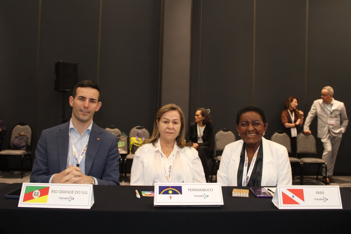 Raphael Ayub, do Rio Grande do Norte, Margarete Alves, da Setur-PE, e Conceição Silva, da Setur-PA