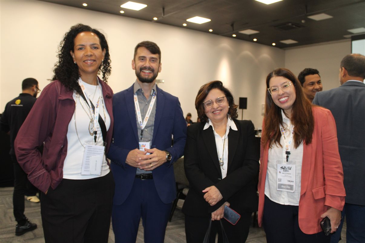Jurema Monteiro, da Câmara Brasileira da Economia Digital, Bruno Wendling, da Fundtur-MS, e Monica Samia e Ana Clemente, da Setur-SP