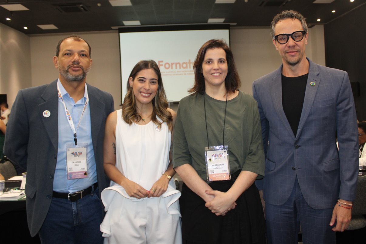 Ítalo Mendes, presidente do Anseditur, Marina Marinho, presidente do Fornatur, Ana Biselli, secretária de Turismo de São Paulo, e Bruno Reis, presidente da Embratur