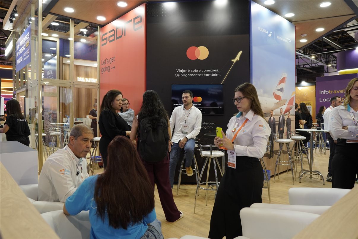 Profissionais fazem uso do lounge Mastercard na Abav Expo 2026