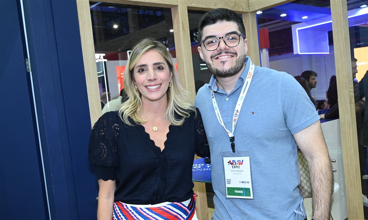 Paula Rorato, gerente sênior de Global Partners da Decolar, Paulo Biondo, especialista sênior de Global Partners da Decolar