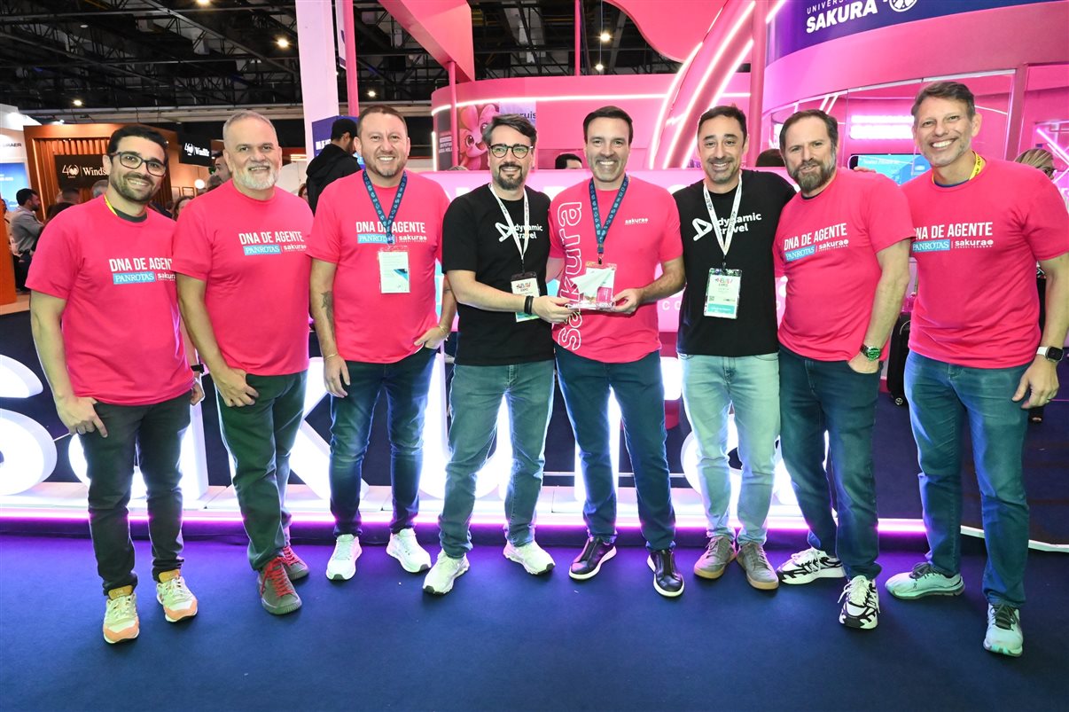 Renato Sousa e Artur Luiz Andrade, da PANROTAS, Wagner Chaves, da Sakura, Rafael Malfará, da Dynamic Travel, Fernando Lermi, da Sakura, Luiz Silva, da Dynamic Travel, Luti Guimarães, da Sakura, e Ricardo Sidaras, da PANROTAS